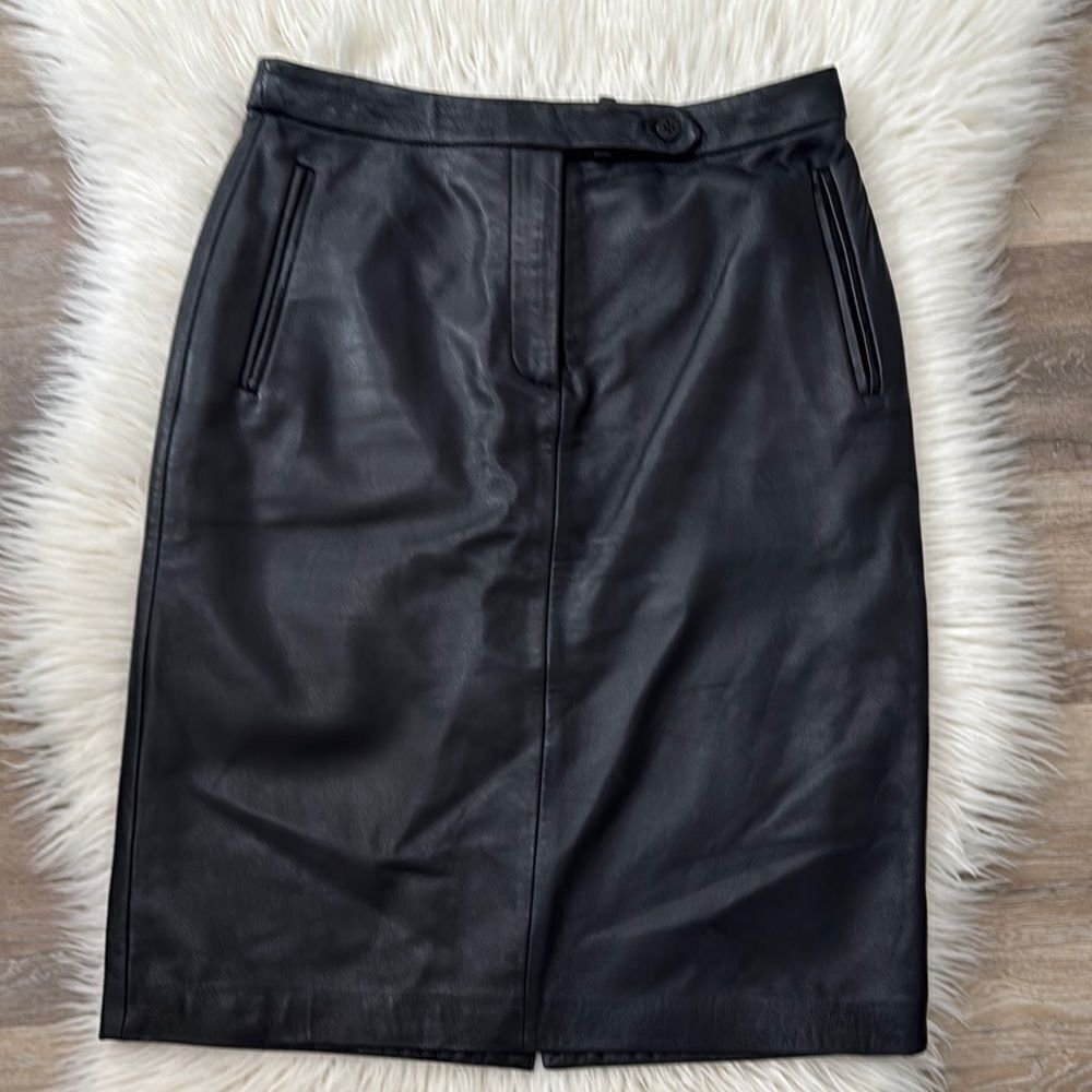 HUGO BUSCATI Elegant Black Leather Skirt